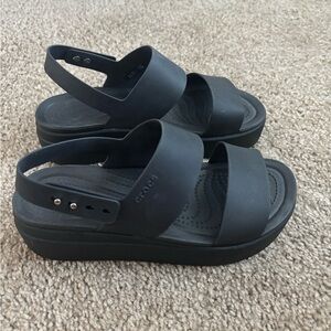 CROCS Brooklyn Low Wedge Sandal